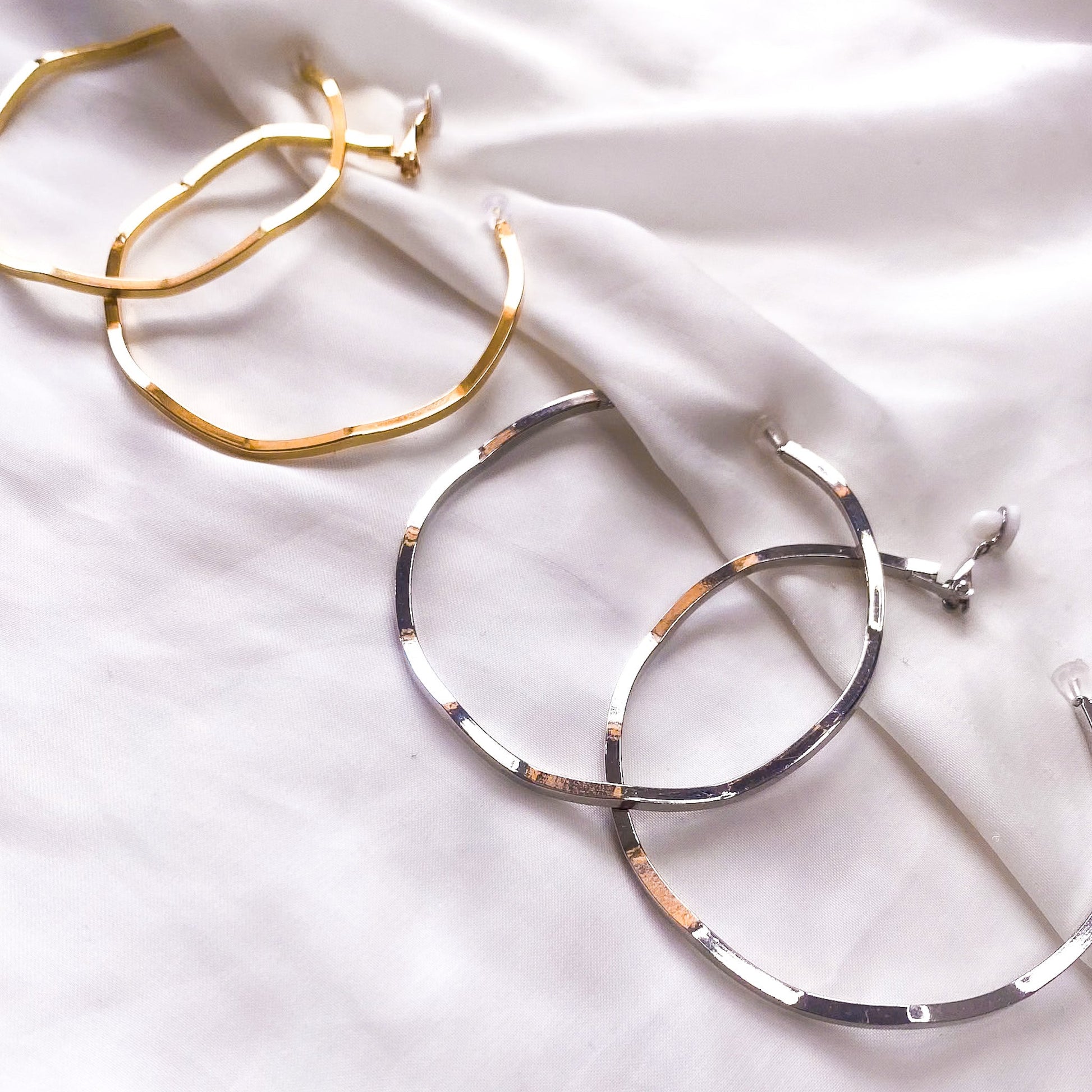 Not Your Average - Klipoorbellen.comKlipoorbellenGoudkleurig