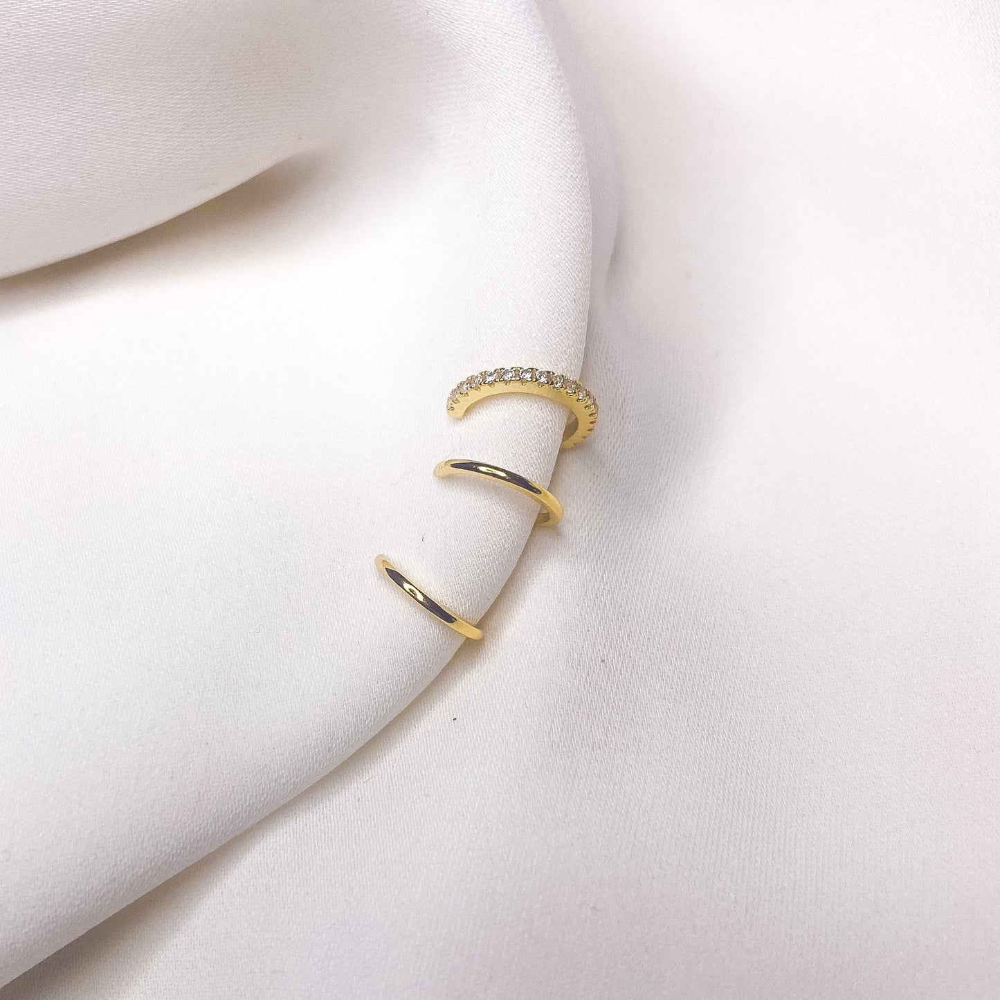 3 Is A Crowd - Klipoorbellen.comEarcuffsGoud (goldplated)